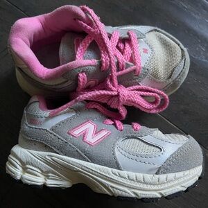 New Balance 2002R Kids Pink Grey Running Shoes Toddler Sneakers Lace Size 7